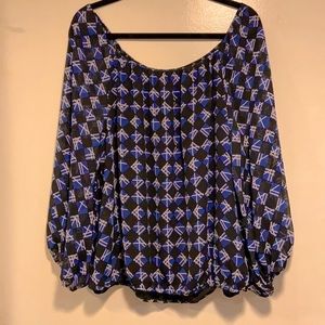 Vince Camuto blouse. Elastic around fanned sleeves and waist. EUC